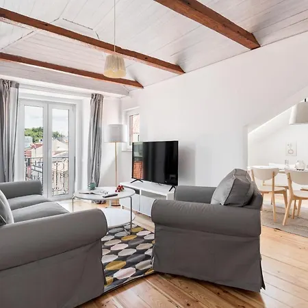 Joivy Stylish 2-Bed Apt With Balcony In Lapa, 5Mins To National Museum Of Ancient Art-2