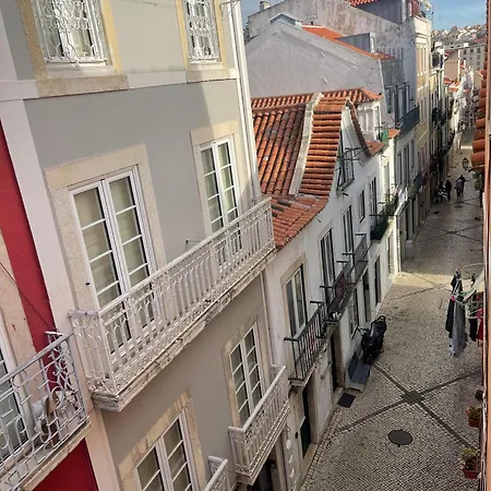 Portuguese Classic Flat - River Views From Lisbon S Historic Heart-3