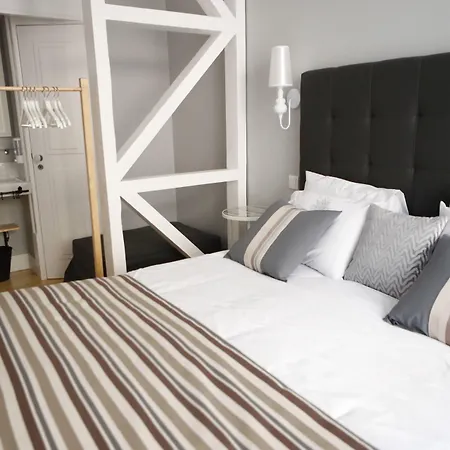 B In B Lisbon Downtown Suites-2