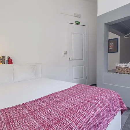 5 Sins Chiado Hostel-2