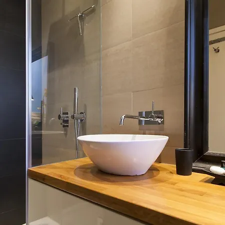 Chic 1-Bed Flat With Balcony, View And Workspace, 5Mins To Santa Justa Lift-2