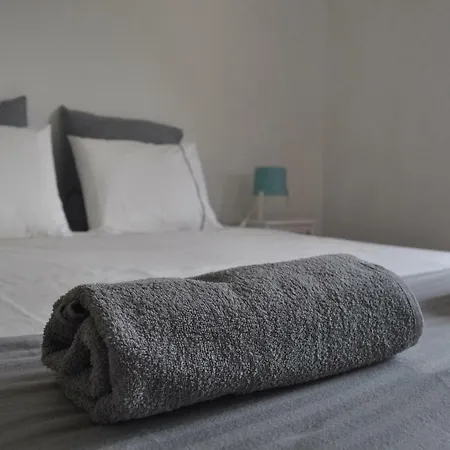F! Lisbon Guest House-2