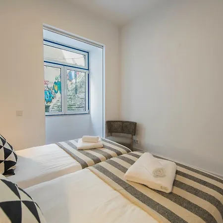 High Ceiling Duplex Apartment At Cais Do Sodre-3