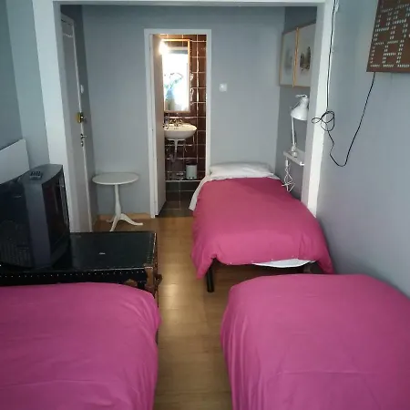 Edith Cavell10 Lisbon Guest House-3