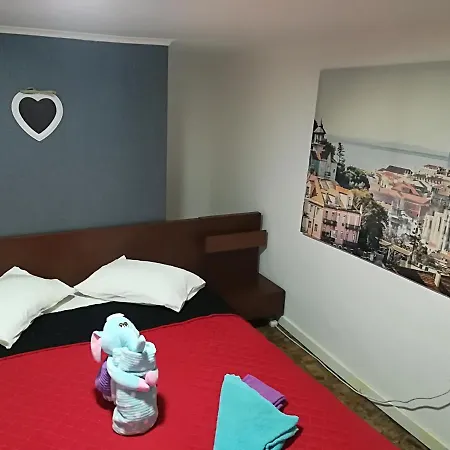 Delicious Hours Mouraria Rooms-2