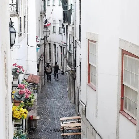Lisbon Alfama S. Pedro Typical-2